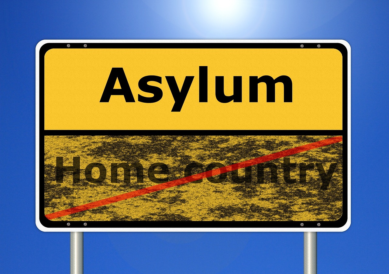 (Zdj. https://www.maxpixel.net/Refugee-Escape-War-Home-State-Asylum-Security-1175789)
