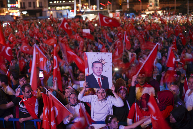 Demonstracja poparcia dla Erdogana po puczu w 2016 roku (zdj. Wikicommons)