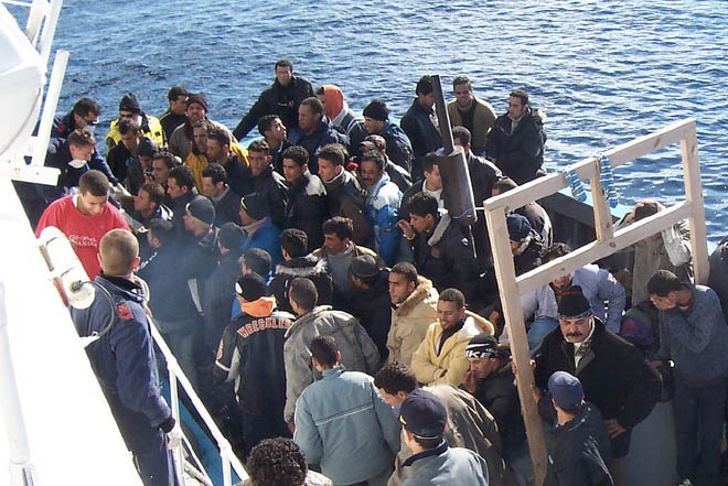 Imigranci starają się przedostać przez Morze Śródziemne (zdj. ilustr.)