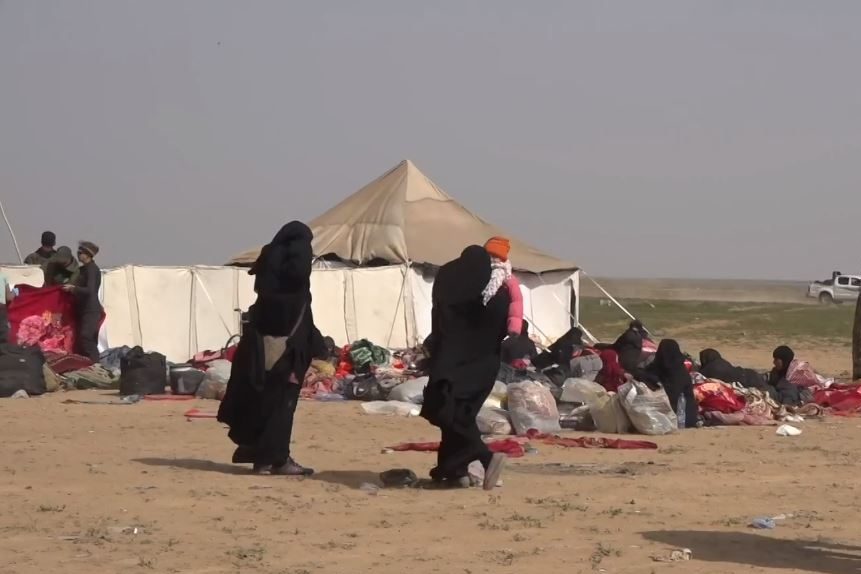 Dzieci ISIS z matkami, obóz Al-Hol, marzec 2019 [zdj. wikimedia]