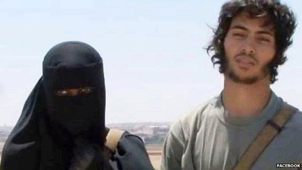 Khadijah Dare (tu z mężem) pisała o tym, że chciałaby zabić zachodniego zakładnika.