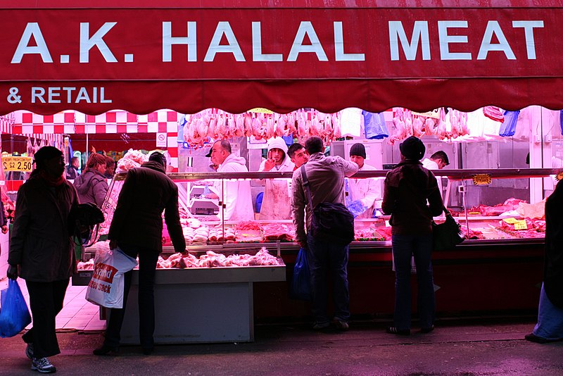 Sklep mięsny halal w Brixton (rys. ilustracyjny Wikimedia) Zakaz uboju halal w Grecji